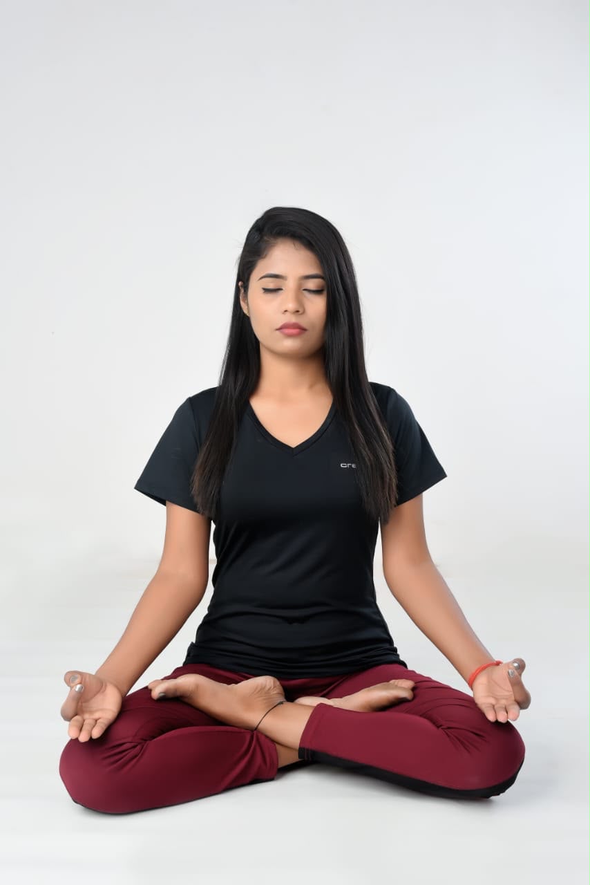 Padmasana (Lotus Pose): सही तरीका, फायदे और सावधानियां
